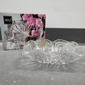 NEW! NEVER USED! IN ORIGINAL BOX Mikasa glass "Spring Flair" bowl